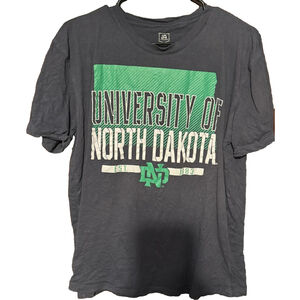 North Dakota Fighting Hawk Men Size L J America T-Shirt Gray